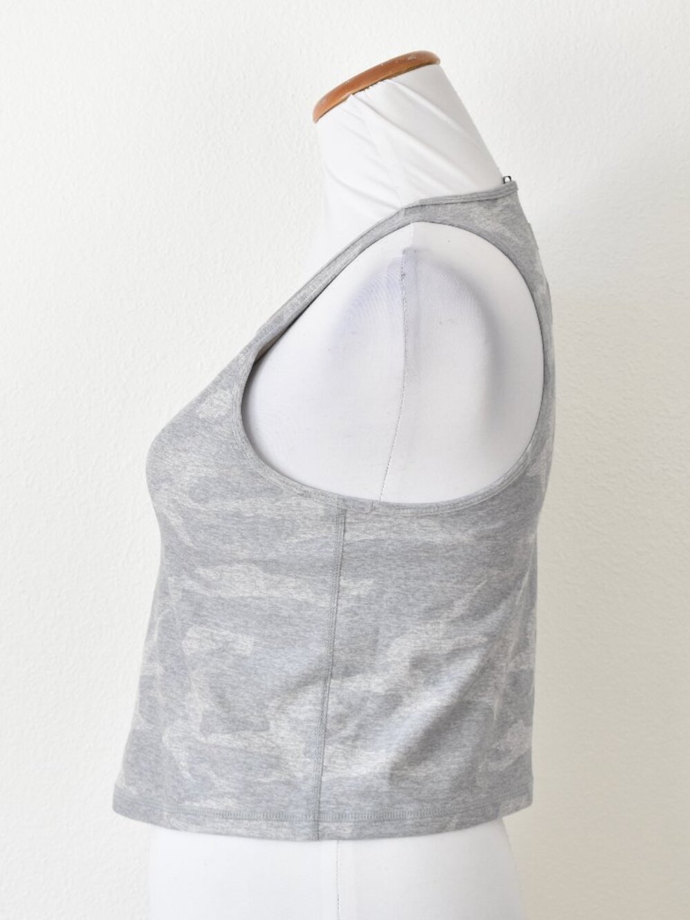 Vuori Elevation Plyo Tank Camouflage Crop Top - L - Picture 4 of 9